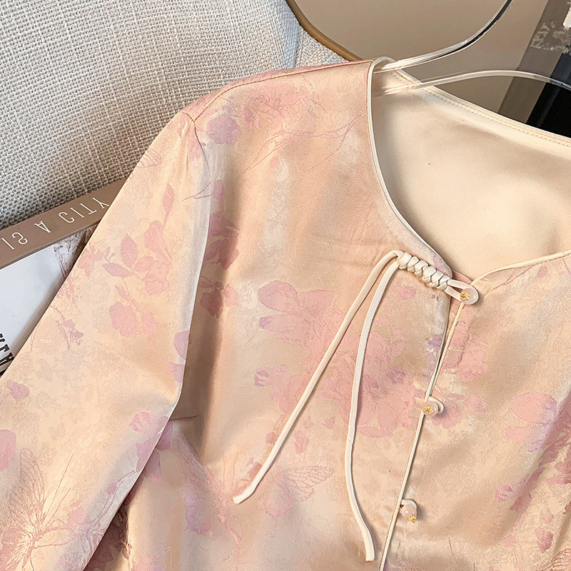 Elise šilko arbatinis švarkas, Mulberry šilkas 70–80%, poliesteris ≤30%, žakardas, V kaklas