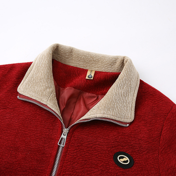 Középkorú és idős nők középhosszú kabátja geometriás mintával, poliészter 50–70%, őszi 2025