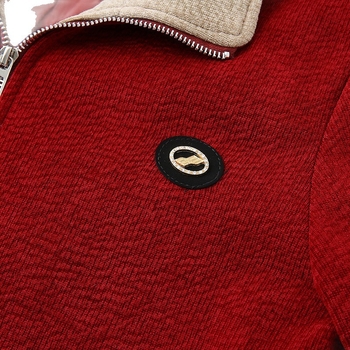 Középkorú és idős nők középhosszú kabátja geometriás mintával, poliészter 50–70%, őszi 2025