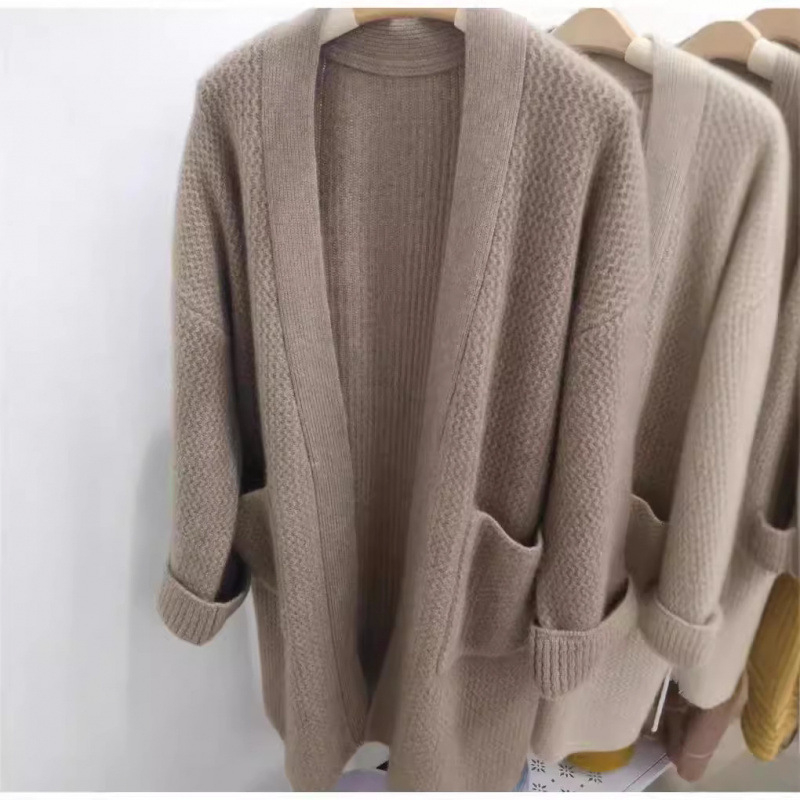 Vuneni kardigan s V-izrezom, dugog kroja, opuštena silueta, gradski stil