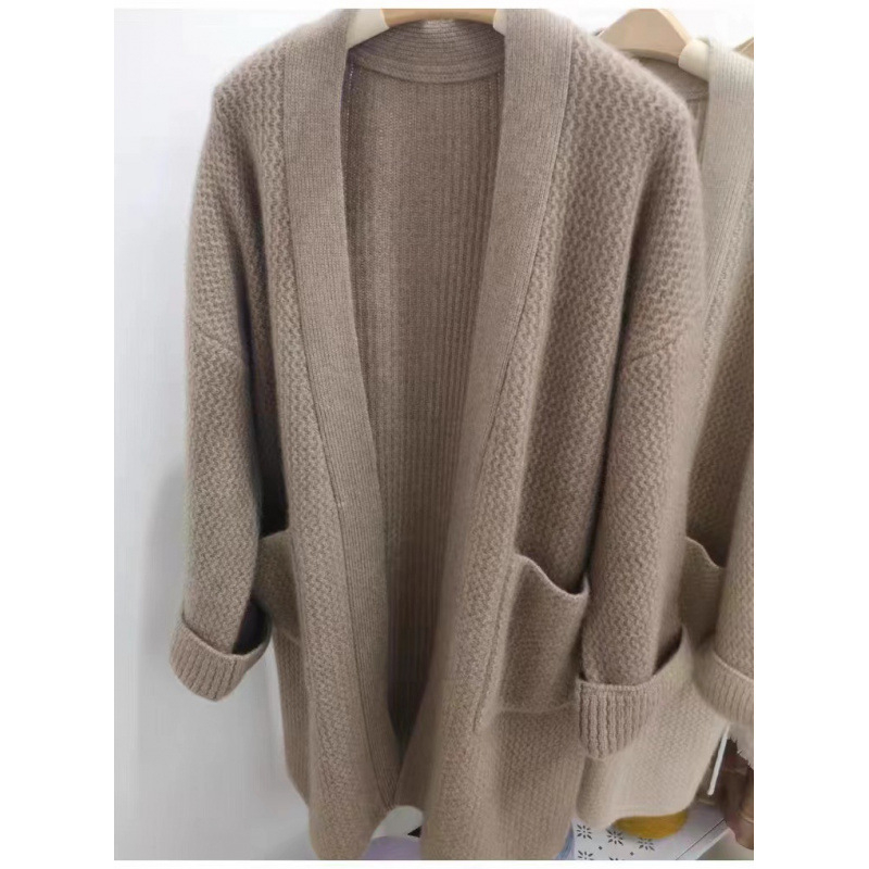 Vuneni kardigan s V-izrezom, dugog kroja, opuštena silueta, gradski stil