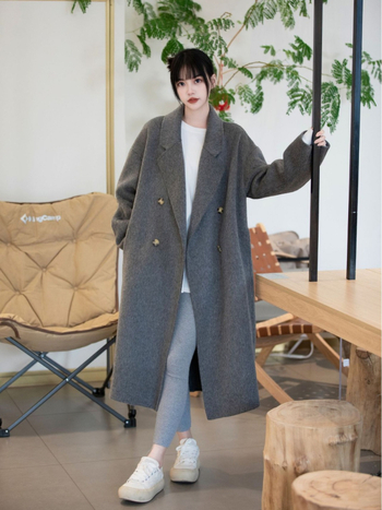 Dámsky vlnený kabát - voľný strih, predĺžená dĺžka, sakó golier, jednofarebný vzor, obsah vlna 95%+