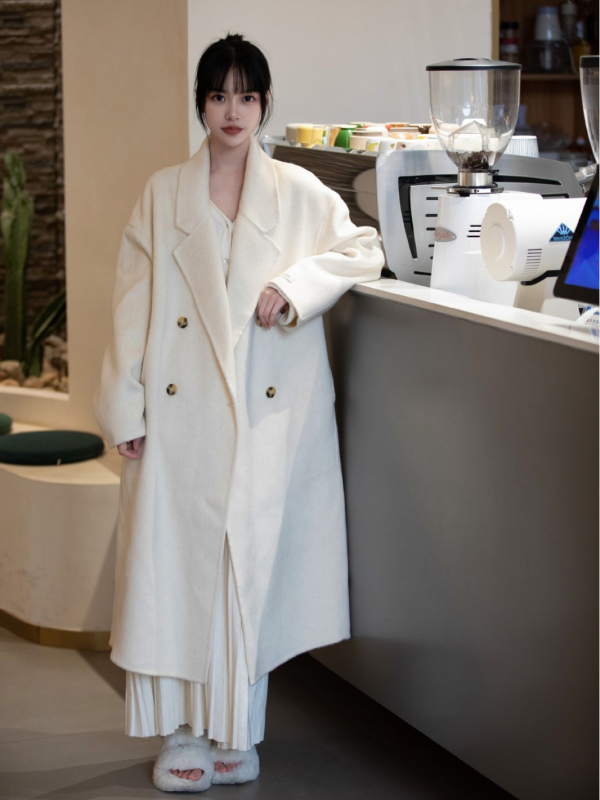 Dámsky vlnený kabát - voľný strih, predĺžená dĺžka, sakó golier, jednofarebný vzor, obsah vlna 95%+