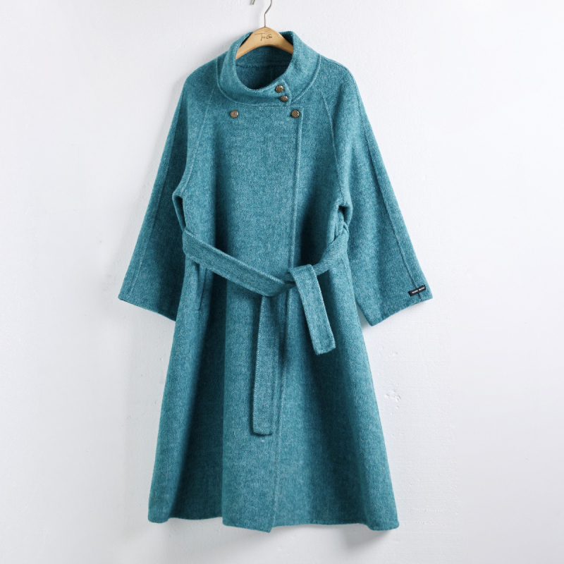 Palton damă din lână reversibil, guler înalt, stil pelerină, lungime lungă, închidere prin șnur, lână 90–95%