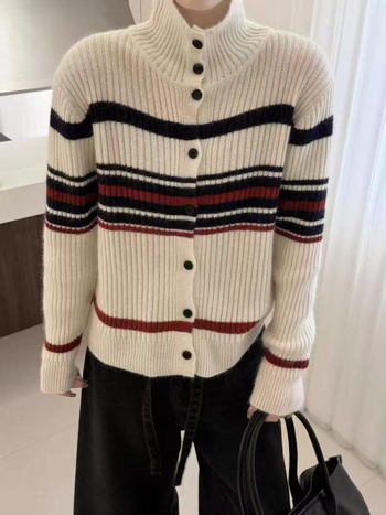 Kardigan od alpaka vune s prugastim uzorkom, poluturtleneck ovratnik, dugi rukavi, opušten kroj