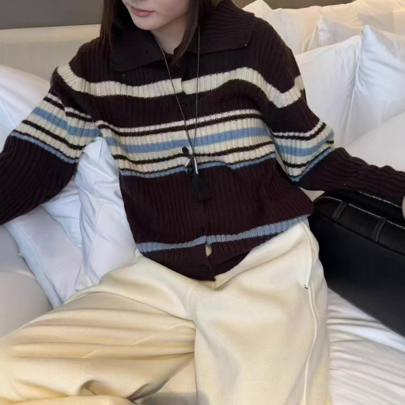 Kardigan od alpaka vune s prugastim uzorkom, poluturtleneck ovratnik, dugi rukavi, opušten kroj