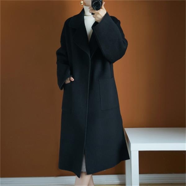 Palton de femei din lână, lungime medie, guler de sacou, închidere cu un nasture, culoare solidă