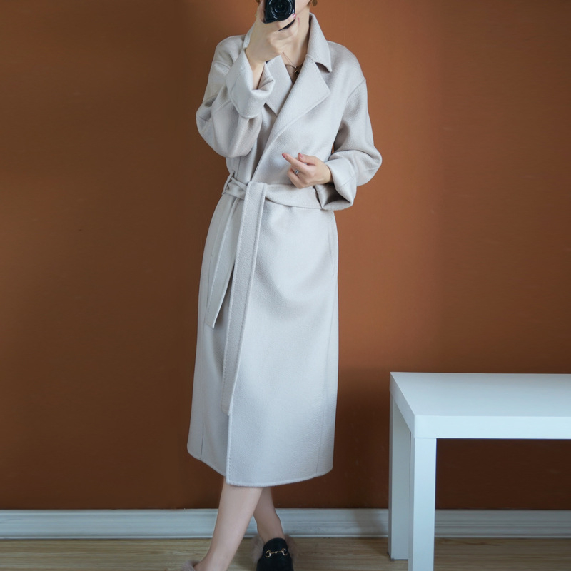 Palton de femei din lână, lungime medie, guler de sacou, închidere cu un nasture, culoare solidă