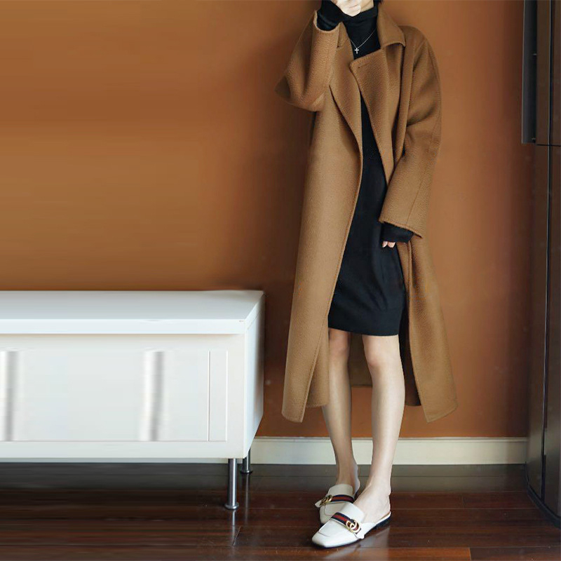 Palton de femei din lână, lungime medie, guler de sacou, închidere cu un nasture, culoare solidă