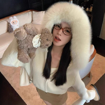 Pulover scurt tricotat cu glugă și guler de blană, fermoar, material chenille și amestec lână de oaie-bumbac