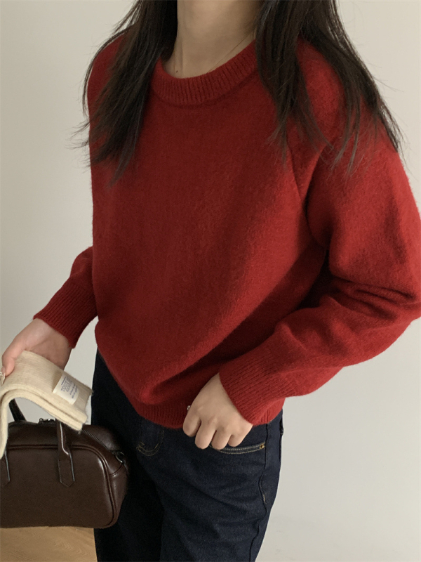 Pulover tricotat cu guler rotund, mâneci lungi, croială lejeră, amestec lână de oaie cu acril și poliester