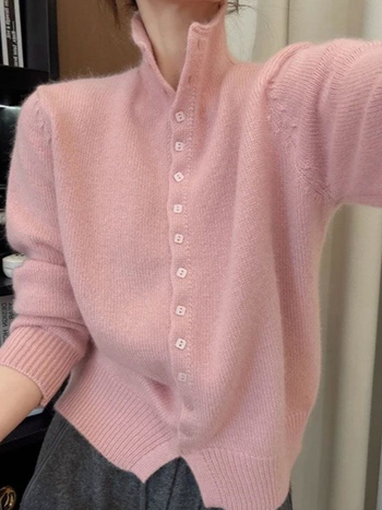 Ženski cardigan pulover, ovčja vuna s elastanom, jednobojan, polu-visoki ovratnik, kopčanje u jednom redu, uski kroj