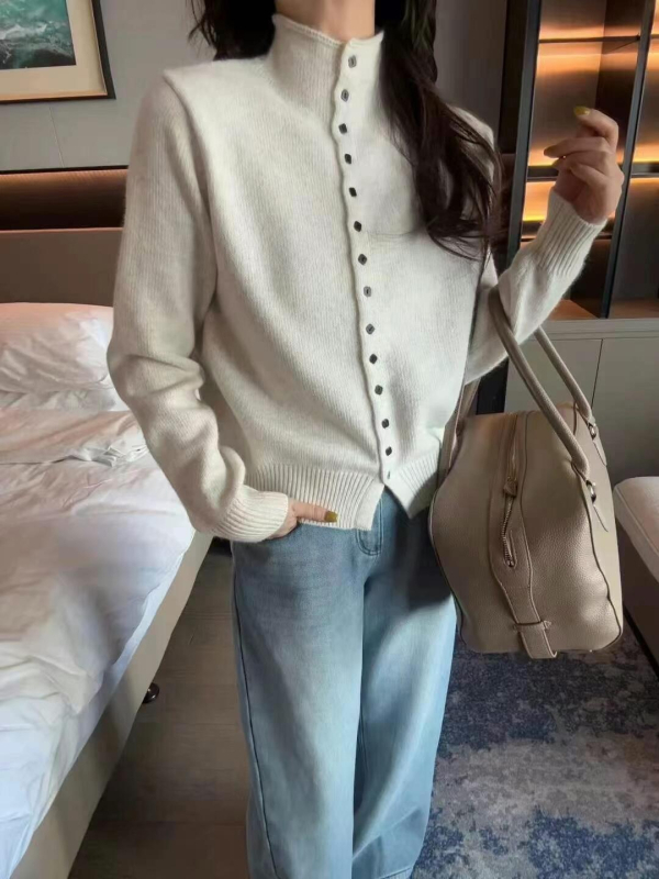 Ženski cardigan pulover, ovčja vuna s elastanom, jednobojan, polu-visoki ovratnik, kopčanje u jednom redu, uski kroj