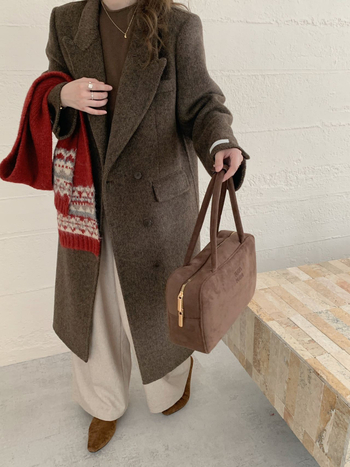 Palton de femei din lână, model herringbone, guler de sacou, închidere cu nasturi dublu-rând, lungime lungă 80–100 cm, 95% lână