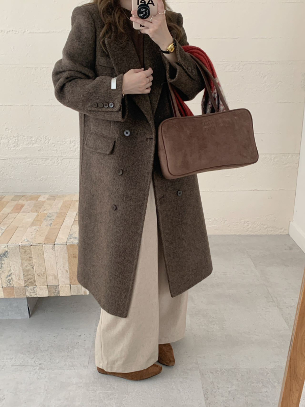 Palton de femei din lână, model herringbone, guler de sacou, închidere cu nasturi dublu-rând, lungime lungă 80–100 cm, 95% lână