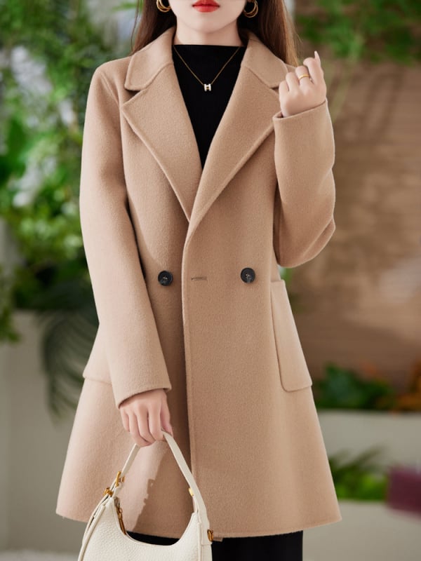 Ženski vuneni kaput - srednje duljine, ovratnik u stilu saka, dugi rukavi, dvostruki red gumba, 95%+ vuna