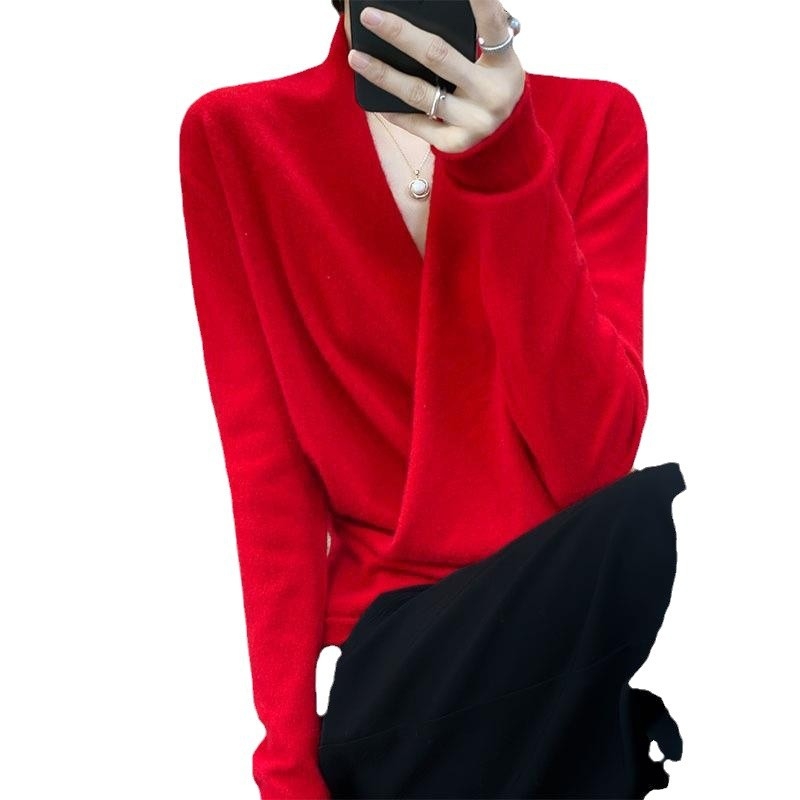 Pulover din lână cu guler în V încrucișat, croi lejer, mâneci lungi, lungime obișnuită