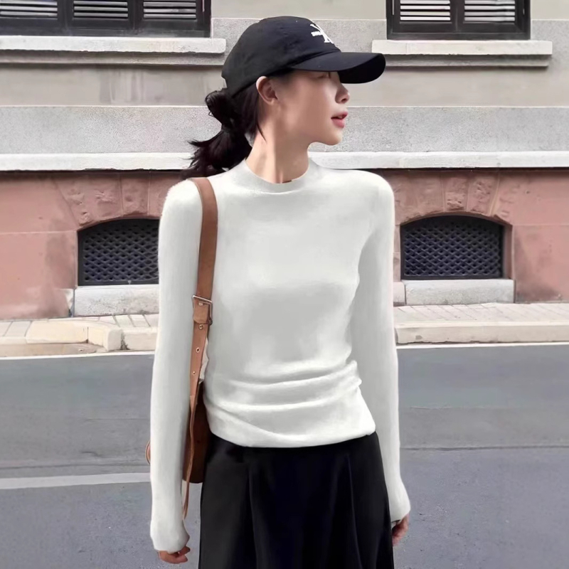 Ženski pulover od vunene smjese, uski kroj, polovično visok ovratnik, dugi rukavi, jesen 2024