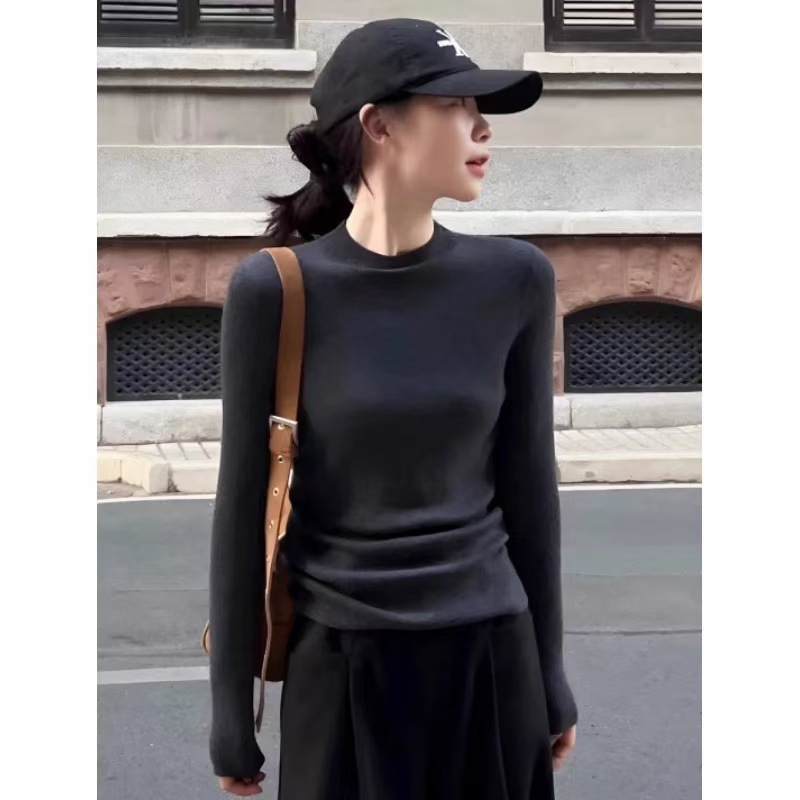 Ženski pulover od vunene smjese, uski kroj, polovično visok ovratnik, dugi rukavi, jesen 2024