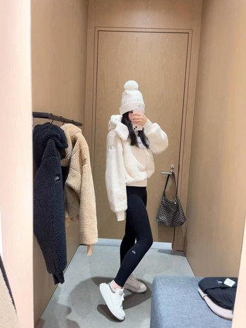 Geacă scurtă cu glugă și fermoar, din amestec de blană de iepure și cașmir, conținut cașmir 50-70%, Toamnă 2025