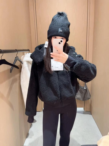 Geacă scurtă cu glugă și fermoar, din amestec de blană de iepure și cașmir, conținut cașmir 50-70%, Toamnă 2025