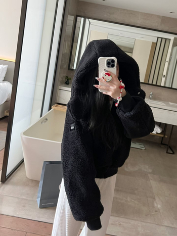 Geacă scurtă cu glugă și fermoar, din amestec de blană de iepure și cașmir, conținut cașmir 50-70%, Toamnă 2025