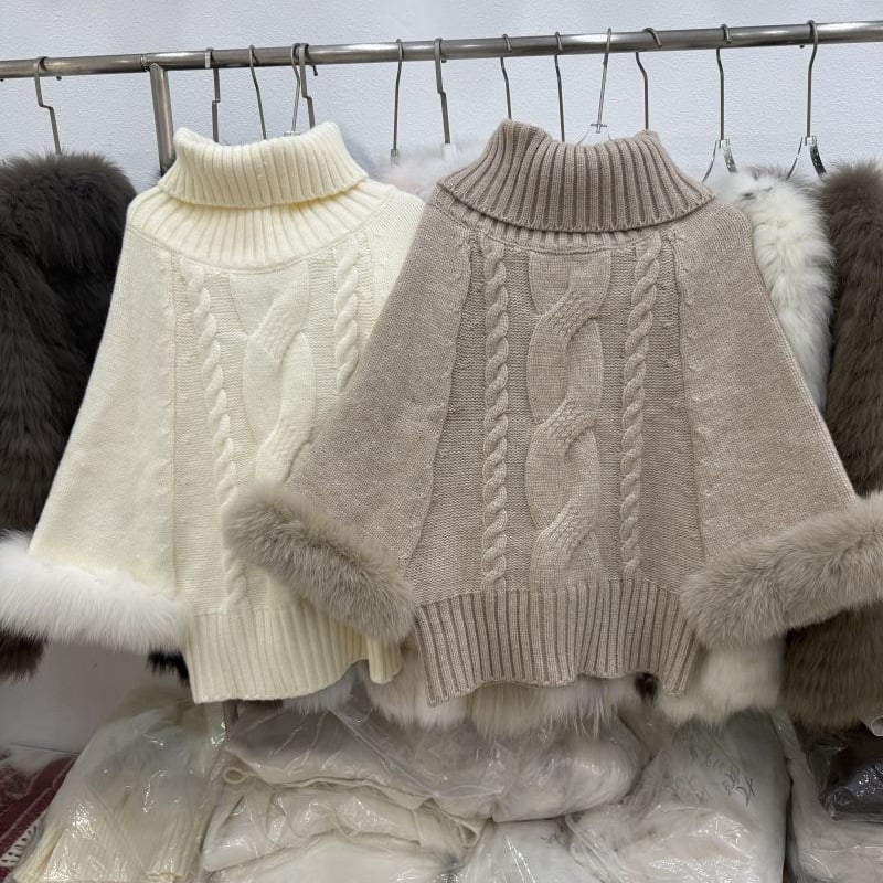 Női laza szabású pulóver magas gallérral, egyszínű kötésből, juh gyapjúból