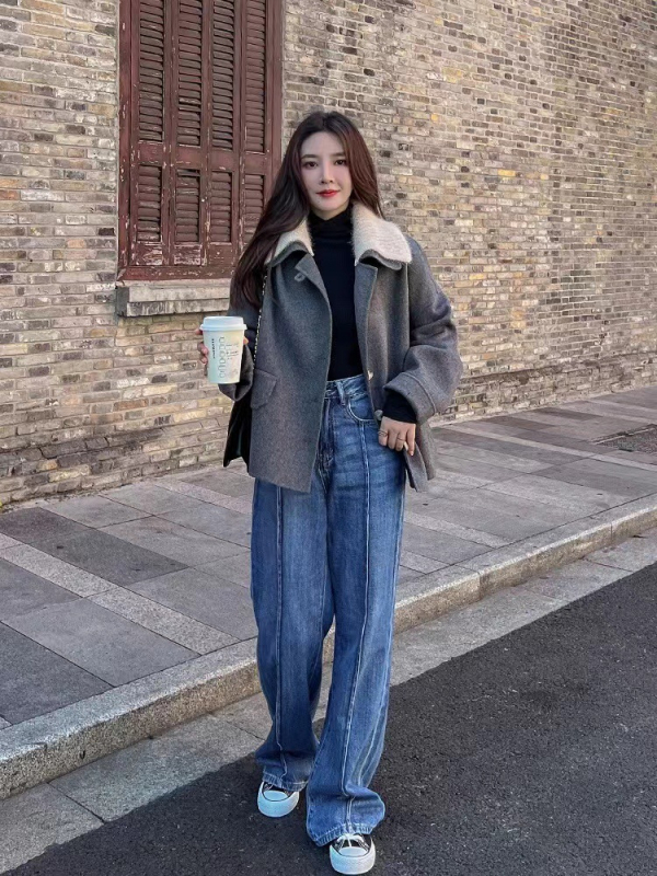 Palton damă din lână tweed, lungime scurtă, croială lejeră, guler rever, cu guler de blană