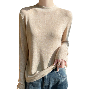 Pulover od vunene smjese, polugolni ovratnik, uski kroj, dugi rukavi, standardna duljina