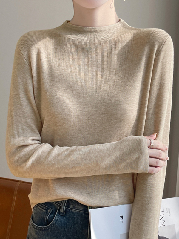 Pulover od vunene smjese, polugolni ovratnik, uski kroj, dugi rukavi, standardna duljina