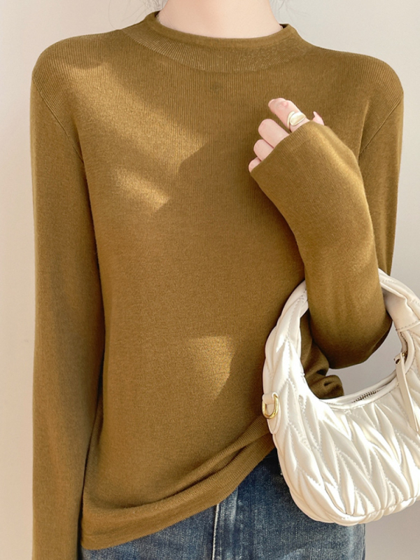 Pulover od vunene smjese, polugolni ovratnik, uski kroj, dugi rukavi, standardna duljina