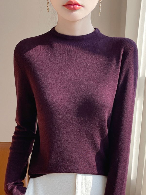 Pulover od vunene smjese, polugolni ovratnik, uski kroj, dugi rukavi, standardna duljina