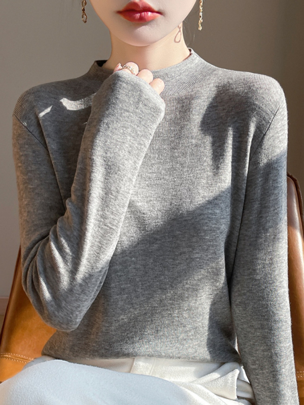 Pulover od vunene smjese, polugolni ovratnik, uski kroj, dugi rukavi, standardna duljina