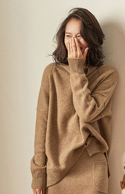 Pulover gros cu guler înalt, croială lejeră, mâneci lungi, țesătură din poliester, lungime 50–65 cm