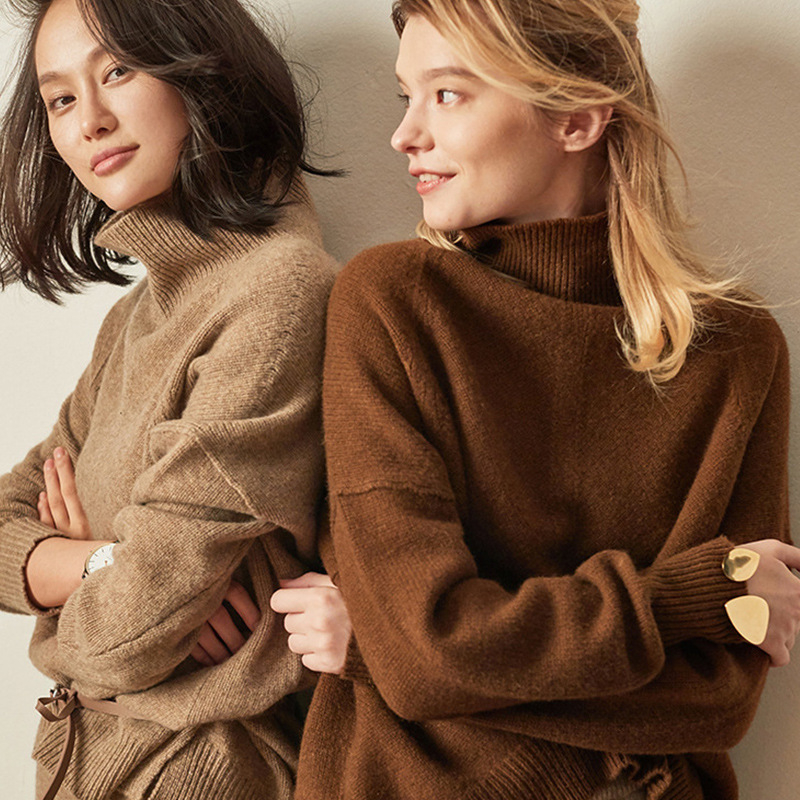 Pulover gros cu guler înalt, croială lejeră, mâneci lungi, țesătură din poliester, lungime 50–65 cm