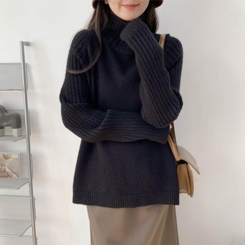 Pulover cu glugă, croială lejeră, amestec bumbac-cashmire cu poliester și nailon, mâneci raglan, guler înalt