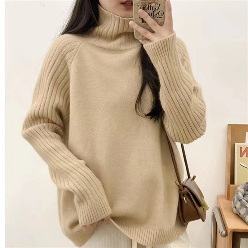 Pulover cu glugă, croială lejeră, amestec bumbac-cashmire cu poliester și nailon, mâneci raglan, guler înalt