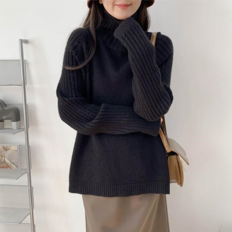 Pulover cu glugă, croială lejeră, amestec bumbac-cashmire cu poliester și nailon, mâneci raglan, guler înalt