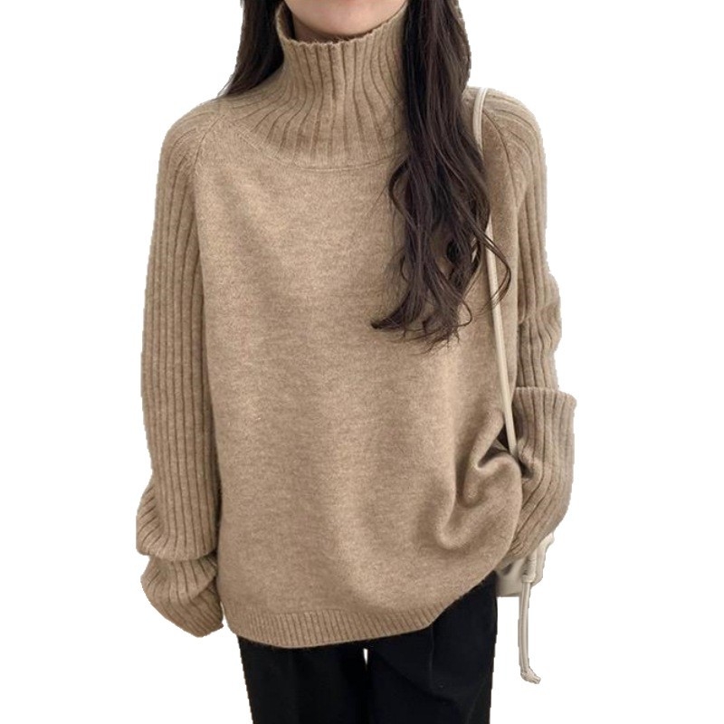 Pulover cu glugă, croială lejeră, amestec bumbac-cashmire cu poliester și nailon, mâneci raglan, guler înalt