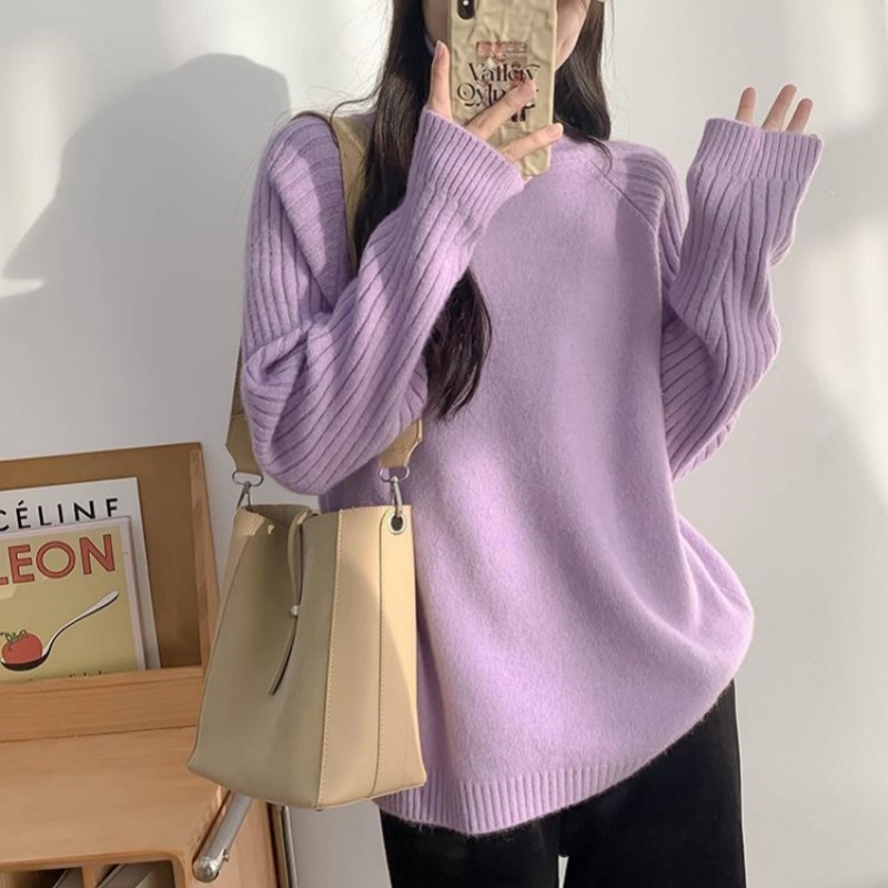 Pulover cu glugă, croială lejeră, amestec bumbac-cashmire cu poliester și nailon, mâneci raglan, guler înalt