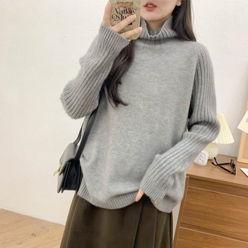 Pulover cu glugă, croială lejeră, amestec bumbac-cashmire cu poliester și nailon, mâneci raglan, guler înalt