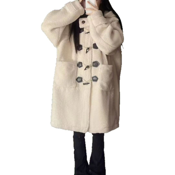 Palton damă din lână de miel, nasturi în formă de coarne, glugă, lungime medie, închidere cu nasturi dubli, căptușit cu fleece, material poliester