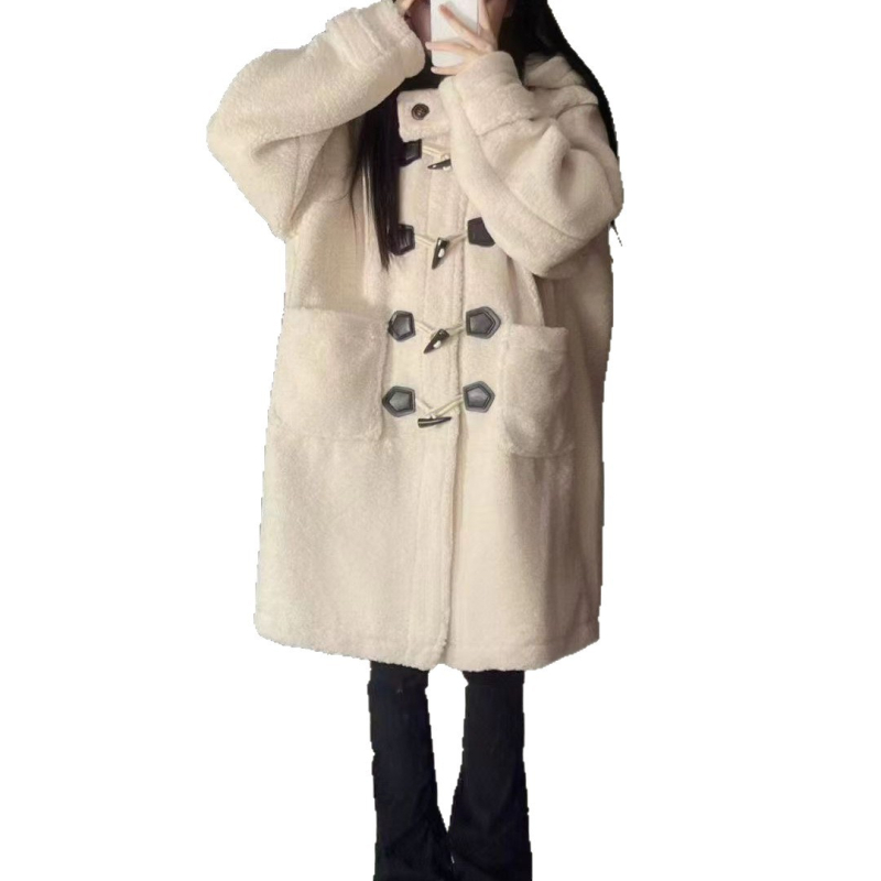 Palton damă din lână de miel, nasturi în formă de coarne, glugă, lungime medie, închidere cu nasturi dubli, căptușit cu fleece, material poliester