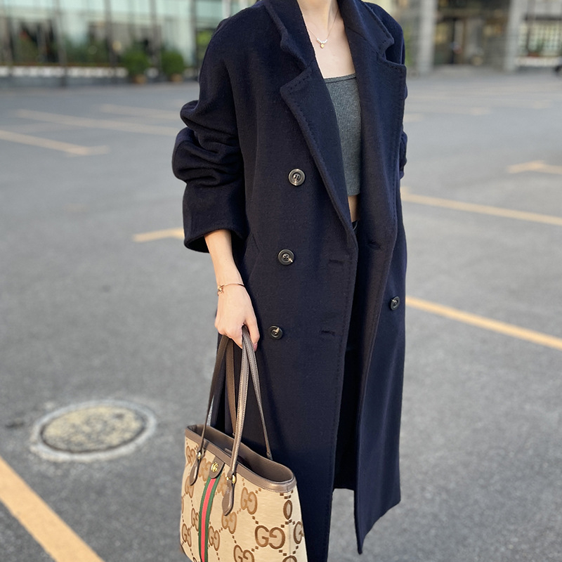 Ženski vuneni kaput, dugog kroja, dvostruko kopčanje, ovratnik u stilu sakoa, 95% vuna