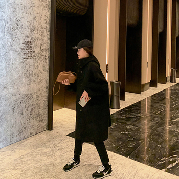 Palto femei Cape cu glugă, din lână-poliester, dublu față, lungime medie, mâneci lungi, închidere cu nasturi, buzunare