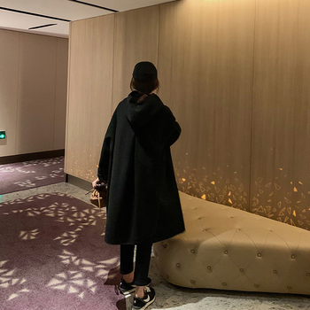 Palto femei Cape cu glugă, din lână-poliester, dublu față, lungime medie, mâneci lungi, închidere cu nasturi, buzunare