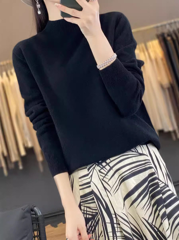 Vuneni džemper, široki kroj, poluturtleneck ovratnik, dugi rukavi, debeli materijal, 95%+ vuna