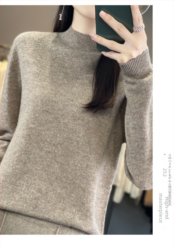 Vuneni džemper, široki kroj, poluturtleneck ovratnik, dugi rukavi, debeli materijal, 95%+ vuna