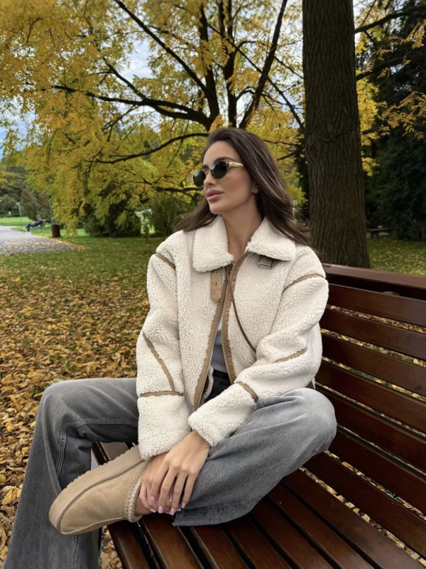 Bunda s kožušinkou integrovanou do látky, golier rever, zips, dlhé rukávy, jeseň 2025