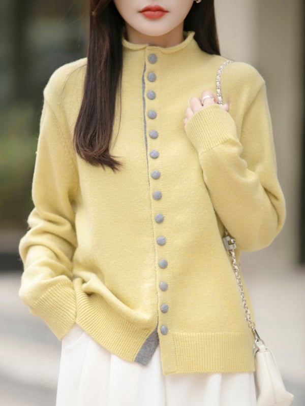 Dámsky pletený kardigán so stojacím golierom, jednosezové zapínanie na gombík, voľný strih, dlhé rukávy, obsah kožušiny z zajaca do 30%.